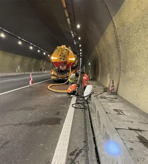 米易隧道排水渠清淤